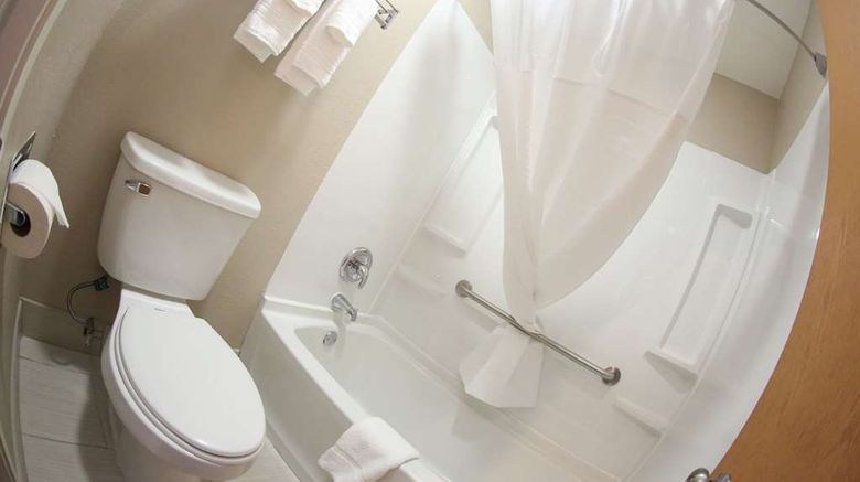 <b>Super 8 Portsmouth Room</b>. Images powered by <a href="https://iceportal.shijigroup.com/" title="IcePortal" target="_blank">IcePortal</a>.