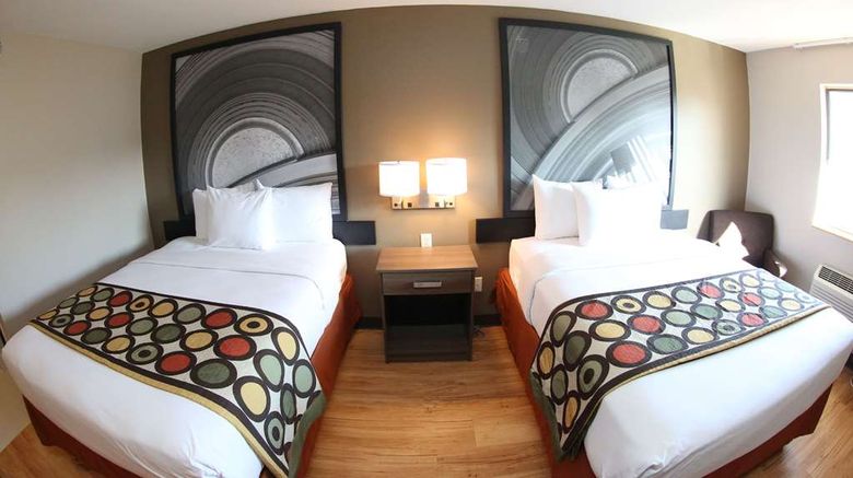 <b>Super 8 Portsmouth Room</b>. Images powered by <a href="https://iceportal.shijigroup.com/" title="IcePortal" target="_blank">IcePortal</a>.