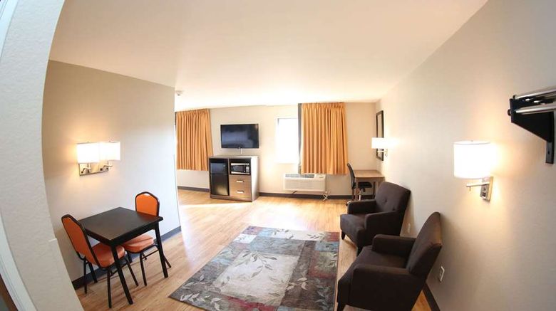 <b>Super 8 Portsmouth Room</b>. Images powered by <a href="https://iceportal.shijigroup.com/" title="IcePortal" target="_blank">IcePortal</a>.