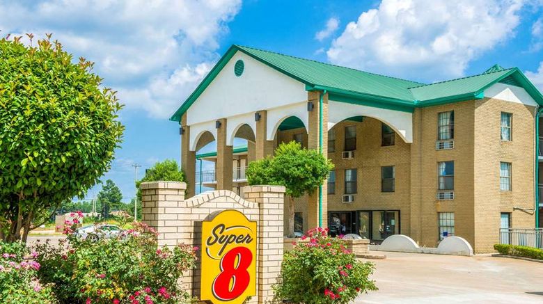<b>Super 8 Lakeland Exterior</b>. Images powered by <a href="https://iceportal.shijigroup.com/" title="IcePortal" target="_blank">IcePortal</a>.