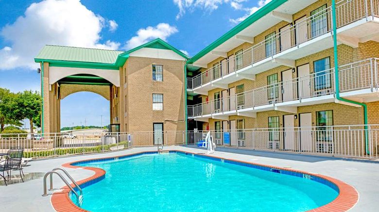 <b>Super 8 Lakeland Pool</b>. Images powered by <a href="https://iceportal.shijigroup.com/" title="IcePortal" target="_blank">IcePortal</a>.