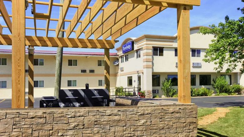 <b>Travelodge by Wyndham Lima OH Exterior</b>. Images powered by <a href="https://iceportal.shijigroup.com/" title="IcePortal" target="_blank">IcePortal</a>.