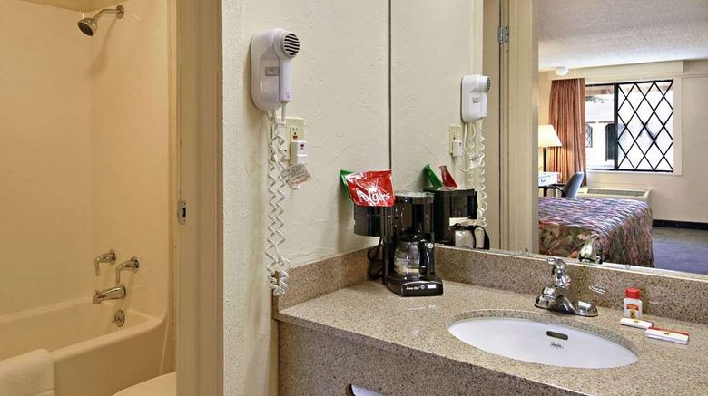 <b>Super 8 Lantana West Palm Beach Room</b>. Images powered by <a href="https://iceportal.shijigroup.com/" title="IcePortal" target="_blank">IcePortal</a>.