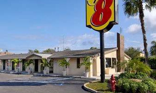 Super 8 Lantana West Palm Beach Exterior