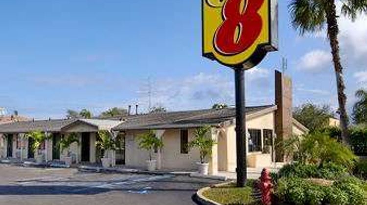 Super 8 Lantana West Palm Beach Exterior
