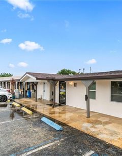 Super 8 Lantana West Palm Beach