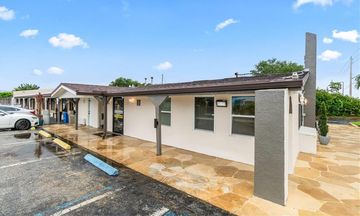 Super 8 Lantana West Palm Beach