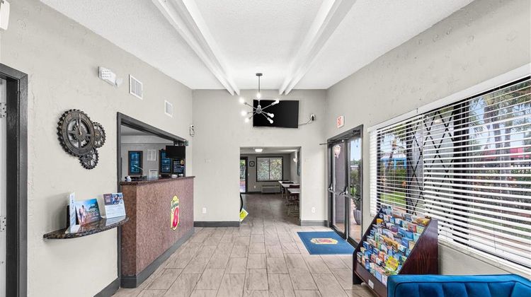 Super 8 Lantana West Palm Beach Lobby