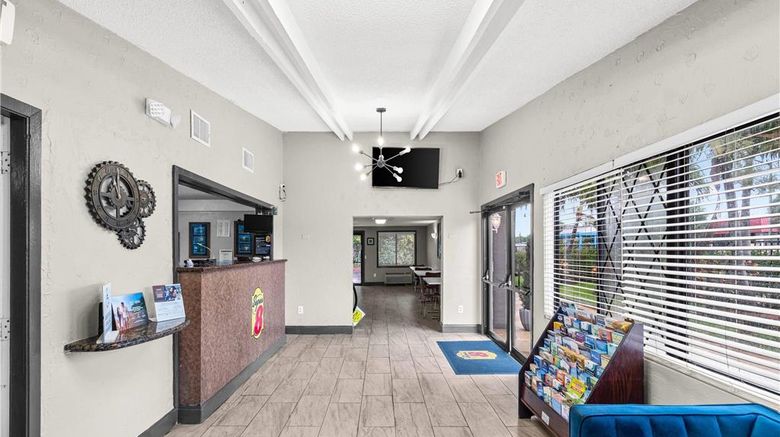 <b>Super 8 Lantana West Palm Beach Lobby</b>. Images powered by <a href="https://iceportal.shijigroup.com/" title="IcePortal" target="_blank">IcePortal</a>.