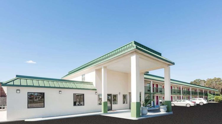 Super 8 Ashburn Exterior