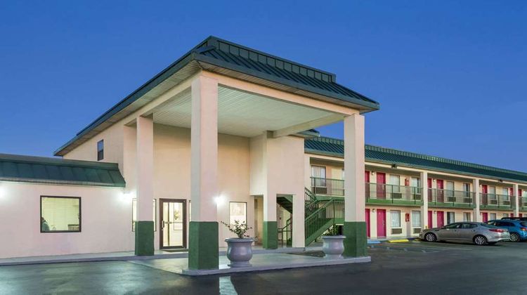 Super 8 Ashburn Exterior