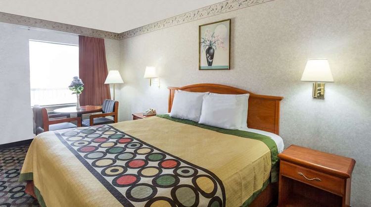 Super 8 Ashburn Room
