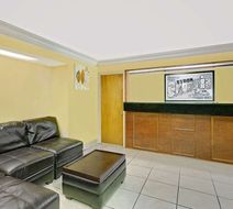 Super 8 Byron/South Macon Lobby