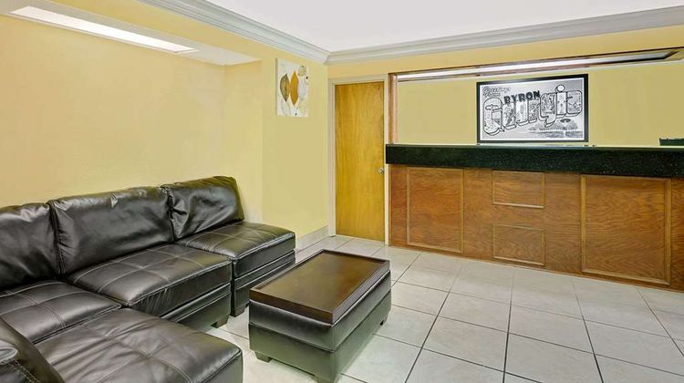 Super 8 Byron/South Macon Lobby