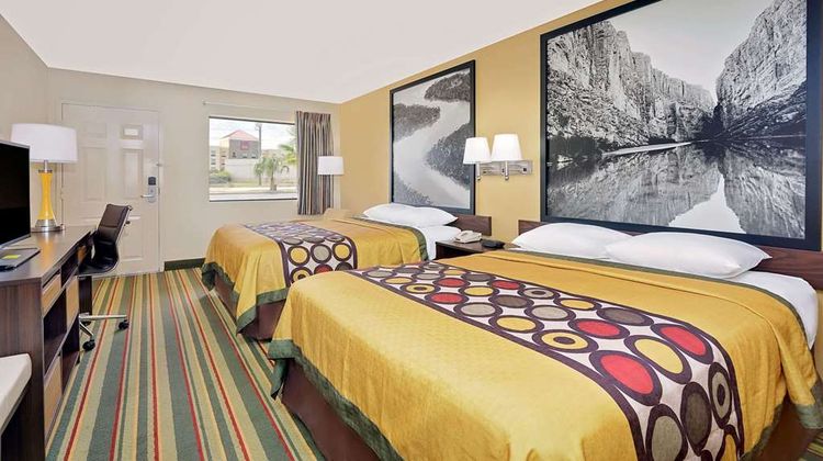 Super 8 Byron/South Macon Room