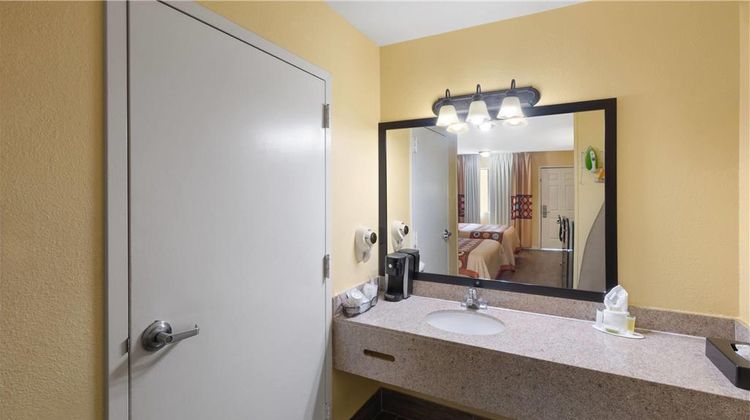 Super 8 Temple Room
