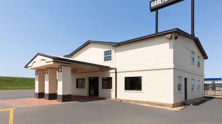 Super 8 Temple Exterior