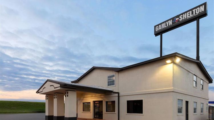Super 8 Temple Exterior