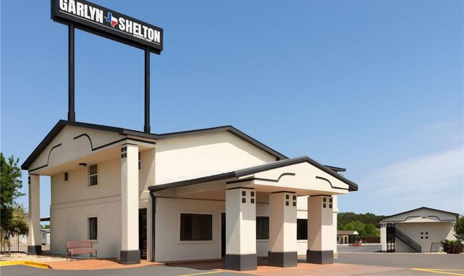 Super 8 Temple Exterior