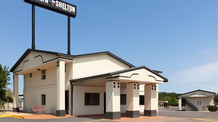 Super 8 Temple Exterior