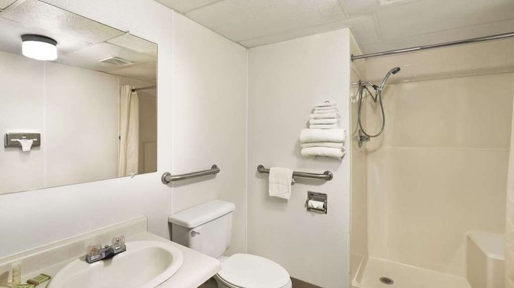 Super 8 Redfield Room