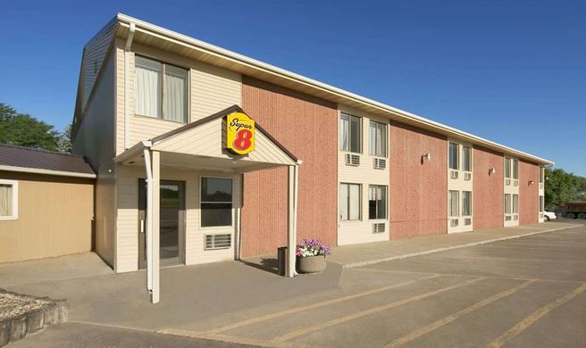 Super 8 Redfield Exterior