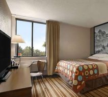 Super 8 Redfield Room