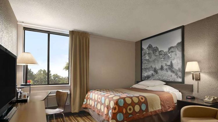 Super 8 Redfield Room