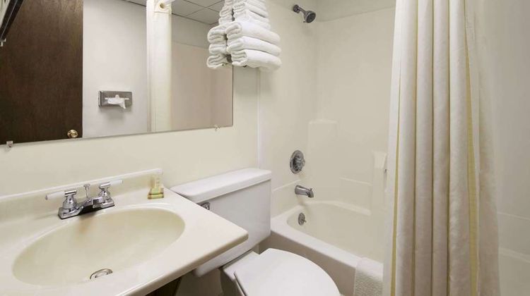 Super 8 Redfield Room