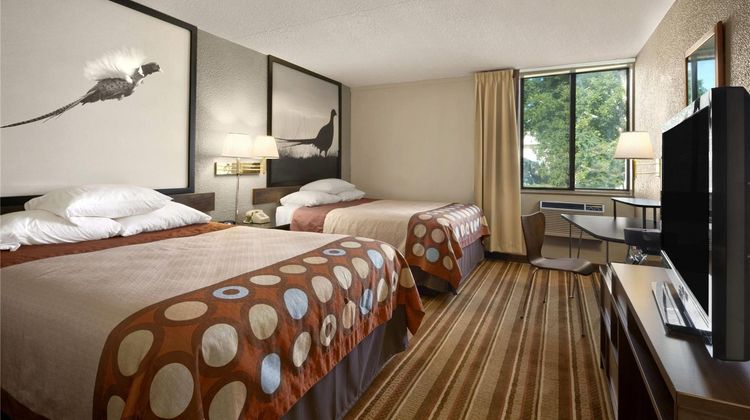 Super 8 Redfield Room
