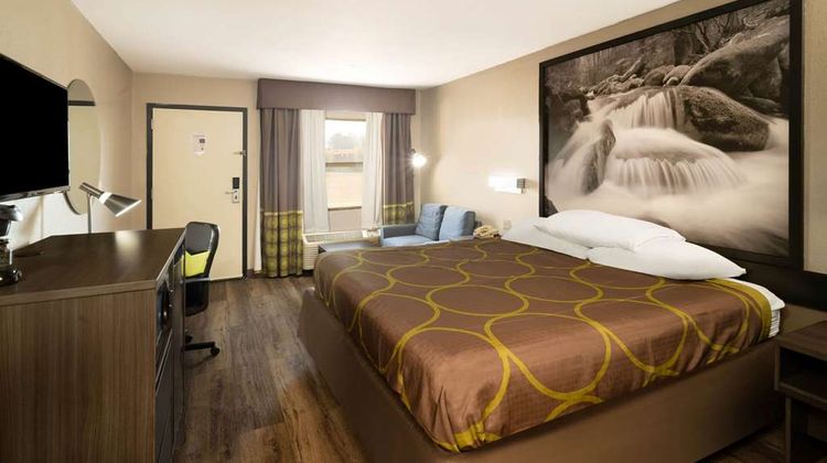 Super 8 Cleveland Suite