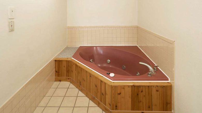 <b>Super 8 Cleveland Suite</b>. Images powered by <a href="https://iceportal.shijigroup.com/" title="IcePortal" target="_blank">IcePortal</a>.