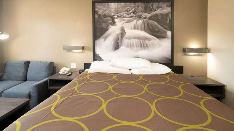 Super 8 Cleveland Suite