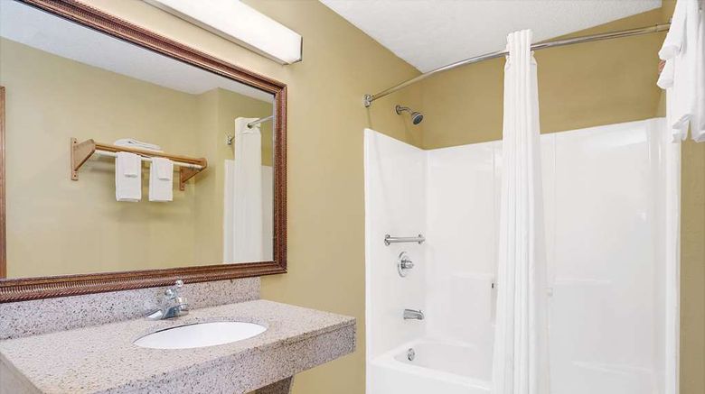 <b>Super 8 Forest Park Room</b>. Images powered by <a href="https://iceportal.shijigroup.com/" title="IcePortal" target="_blank">IcePortal</a>.