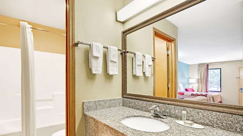 <b>Super 8 Forest Park Room</b>. Images powered by <a href="https://iceportal.shijigroup.com/" title="IcePortal" target="_blank">IcePortal</a>.