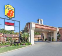 Super 8 Tyler Exterior