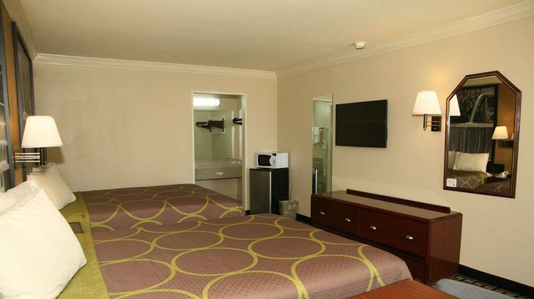 Super 8 Tyler Room