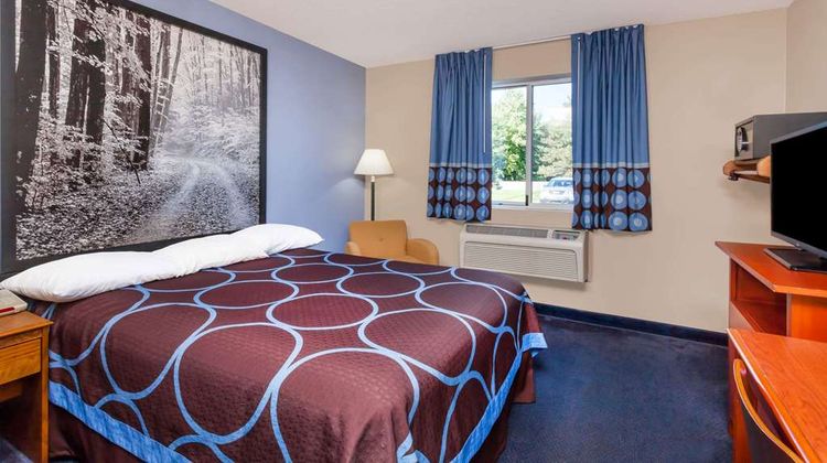 Super 8 Adrian Room