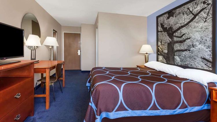Super 8 Adrian Room
