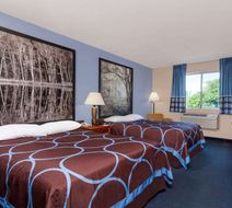 Super 8 Adrian Room