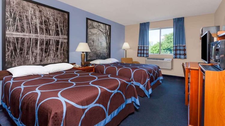 Super 8 Adrian Room