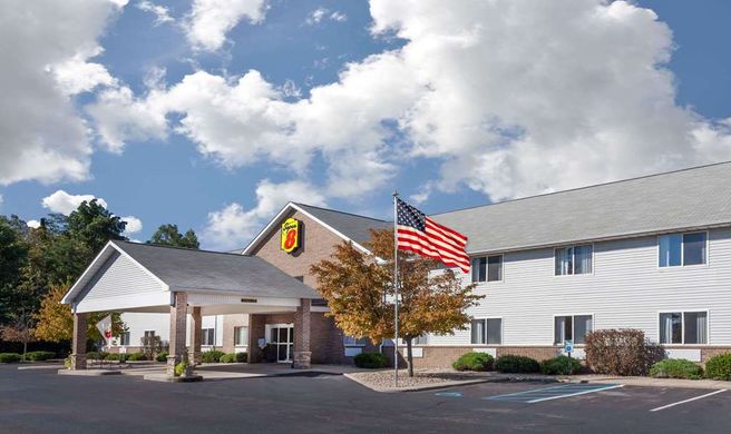 Super 8 Adrian Exterior