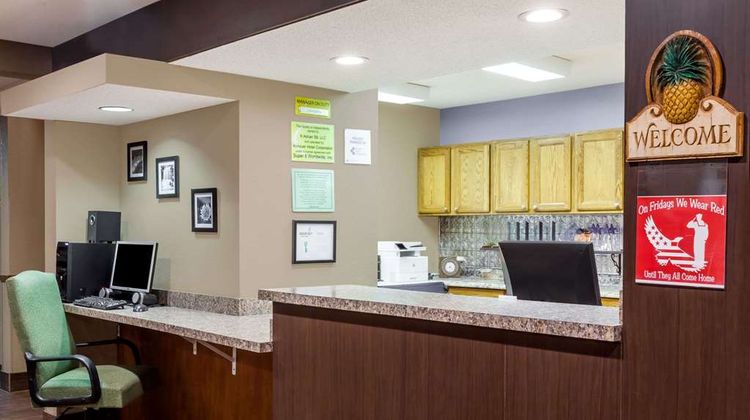 Super 8 Adrian Lobby