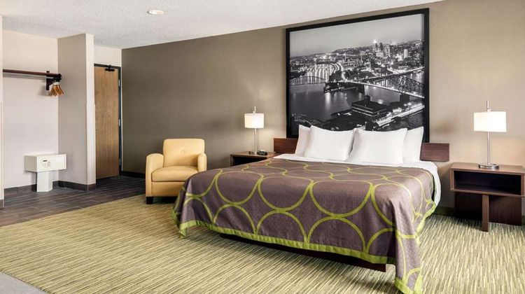 Super 8 Hanover Suite