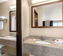 Super 8 Hanover Room