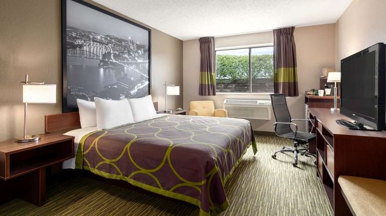 Super 8 Hanover Room