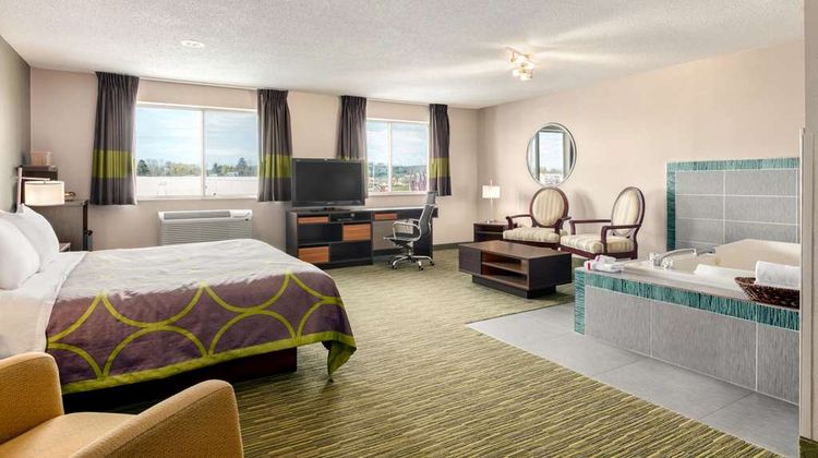 Super 8 Hanover Suite