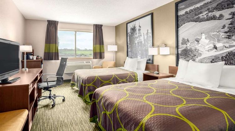 Super 8 Hanover Room
