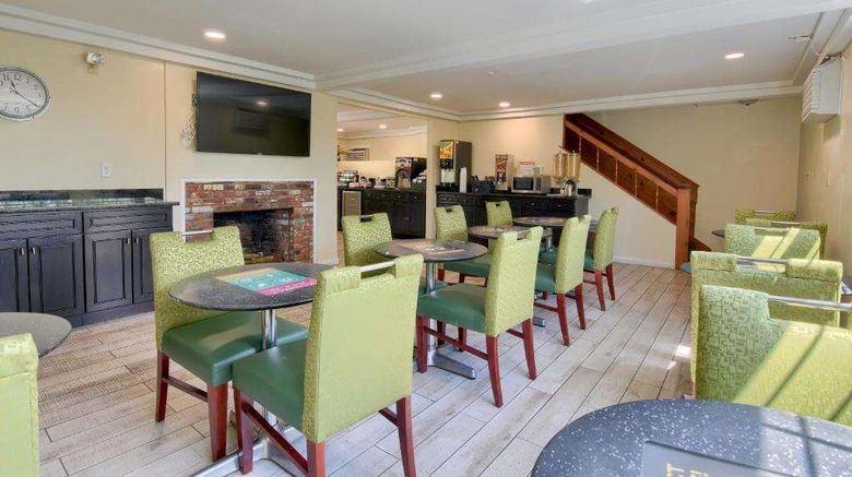 <b>Knights Inn Boston/Danvers Restaurant</b>. Images powered by <a href="https://iceportal.shijigroup.com/" title="IcePortal" target="_blank">IcePortal</a>.