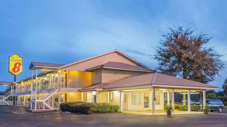 Super 8 Madison Exterior